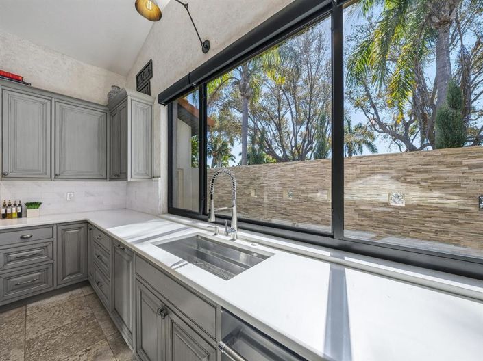 Image No.19-4 Bed Property for sale