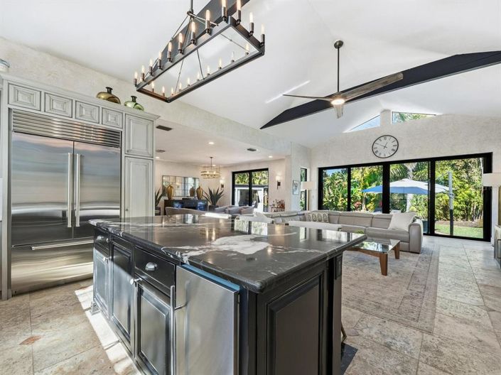 Image No.20-4 Bed Property for sale