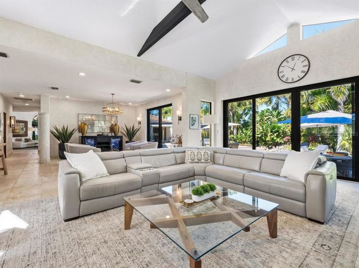 Image No.22-4 Bed Property for sale