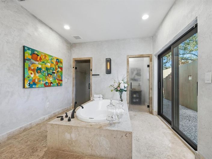 Image No.28-4 Bed Property for sale