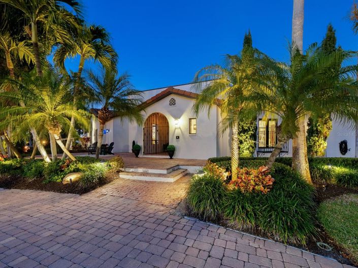 Image No.4-4 Bed Property for sale