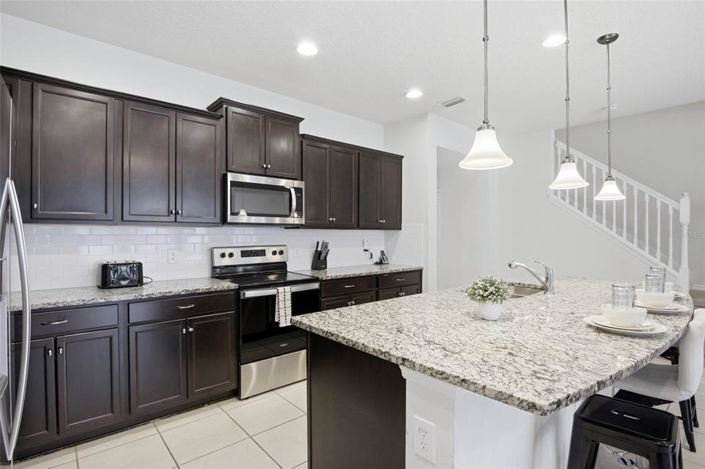 Image No.13-5 Bed Townhouse for sale