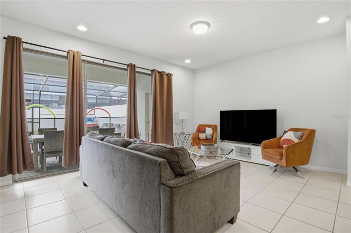 Image No.14-5 Bed Townhouse for sale