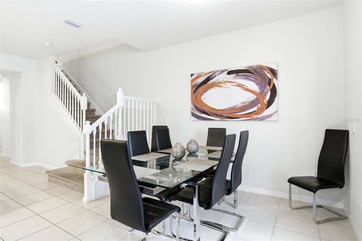 Image No.17-5 Bed Townhouse for sale