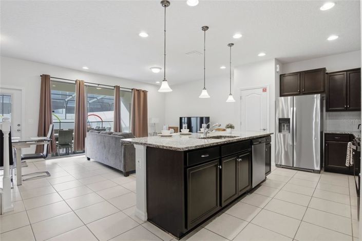 Image No.9-5 Bed Townhouse for sale