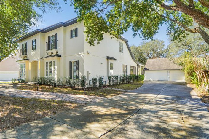 Image No.2-5 Bed Property for sale