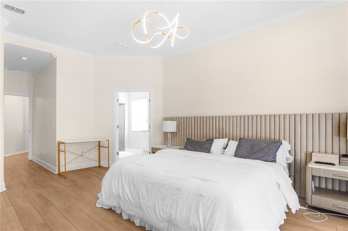 Image No.24-5 Bed Property for sale