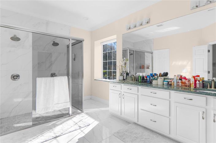 Image No.25-5 Bed Property for sale