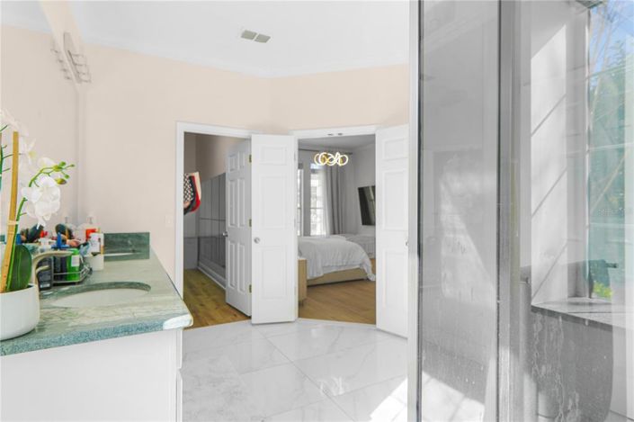 Image No.27-5 Bed Property for sale