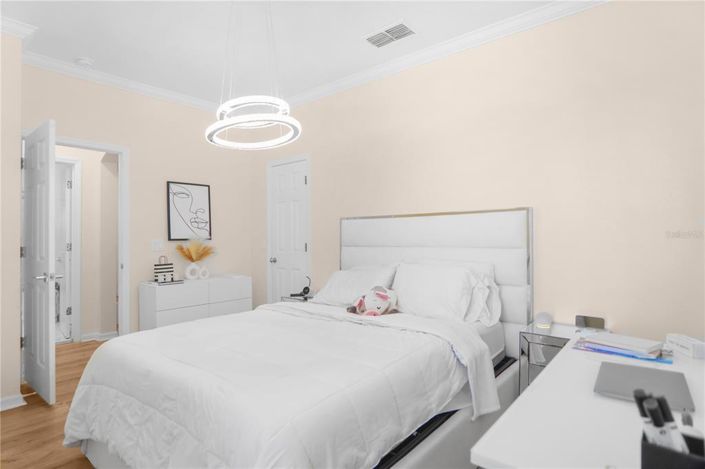 Image No.40-5 Bed Property for sale