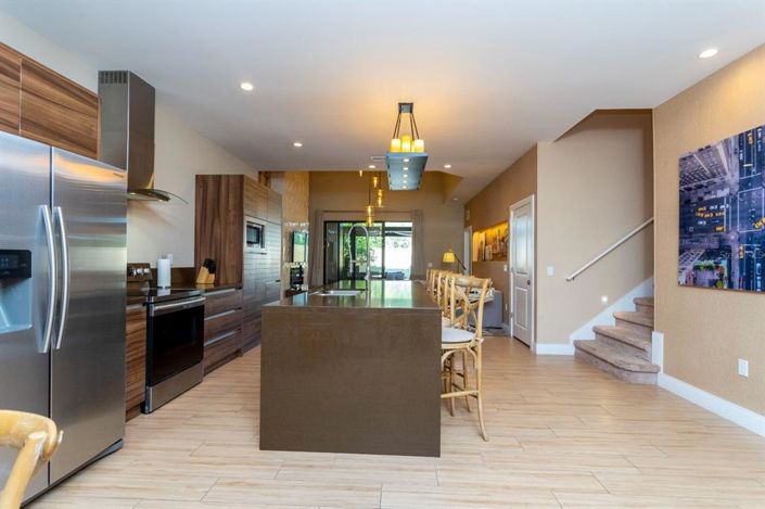 Image No.2-4 Bed Townhouse for sale