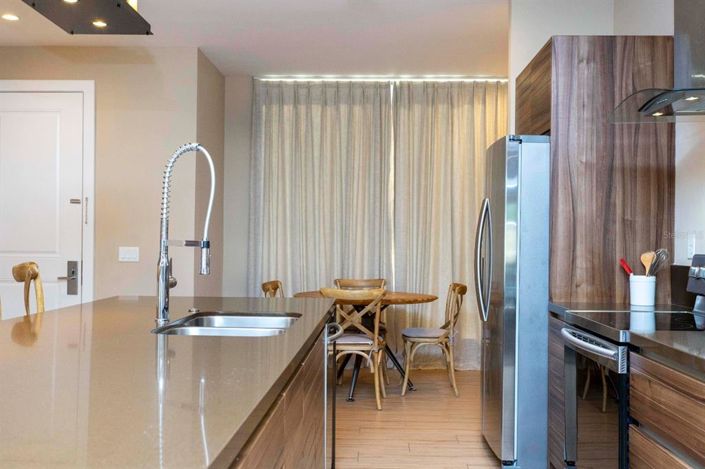 Image No.7-4 Bed Townhouse for sale