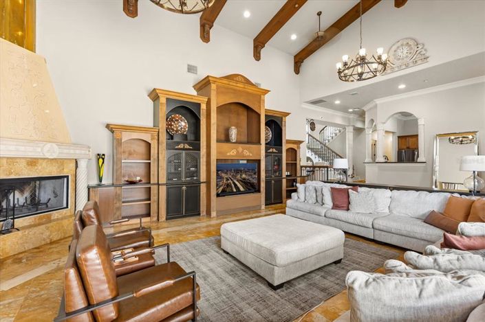 Image No.11-5 Bed Property for sale