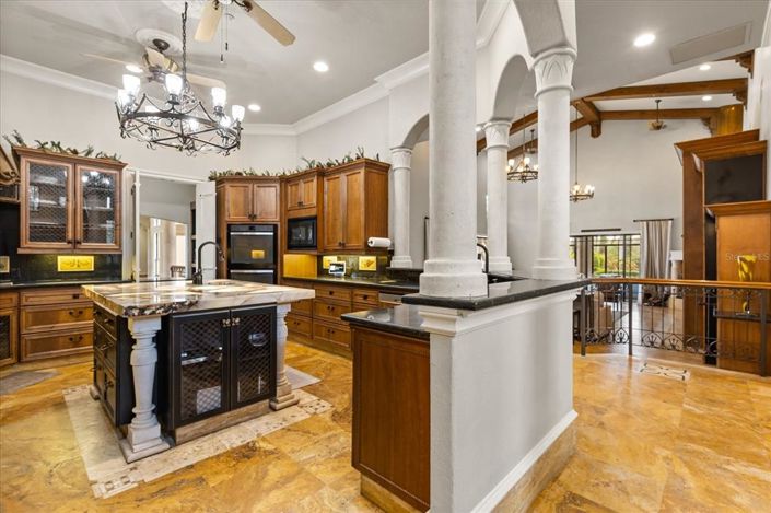 Image No.14-5 Bed Property for sale