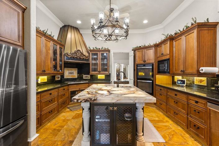 Image No.15-5 Bed Property for sale