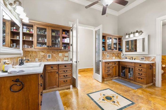 Image No.28-5 Bed Property for sale