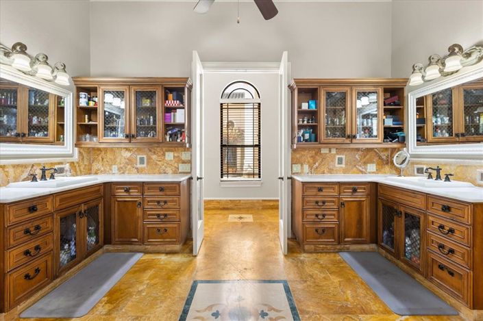 Image No.29-5 Bed Property for sale