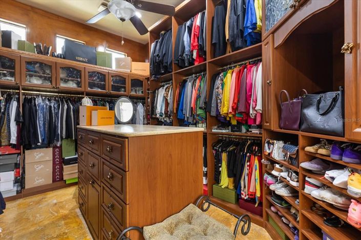 Image No.32-5 Bed Property for sale