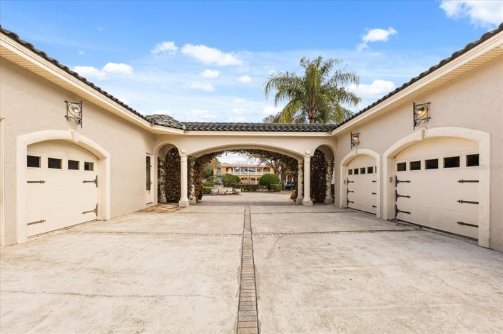 Image No.4-5 Bed Property for sale