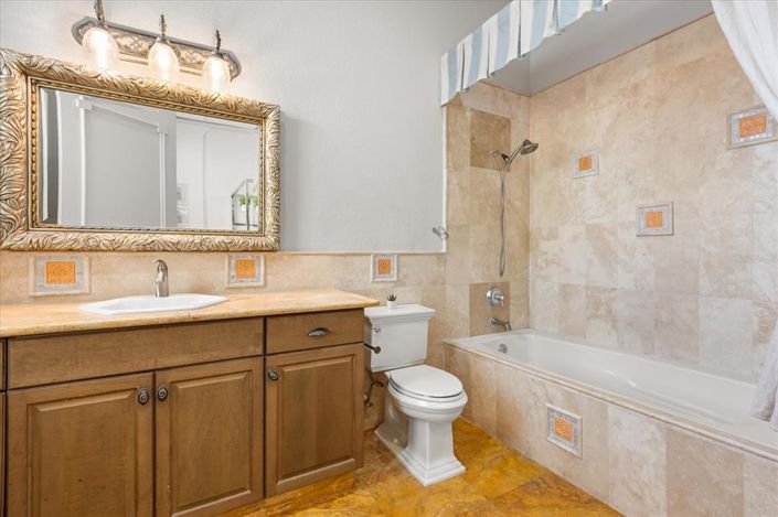 Image No.42-5 Bed Property for sale