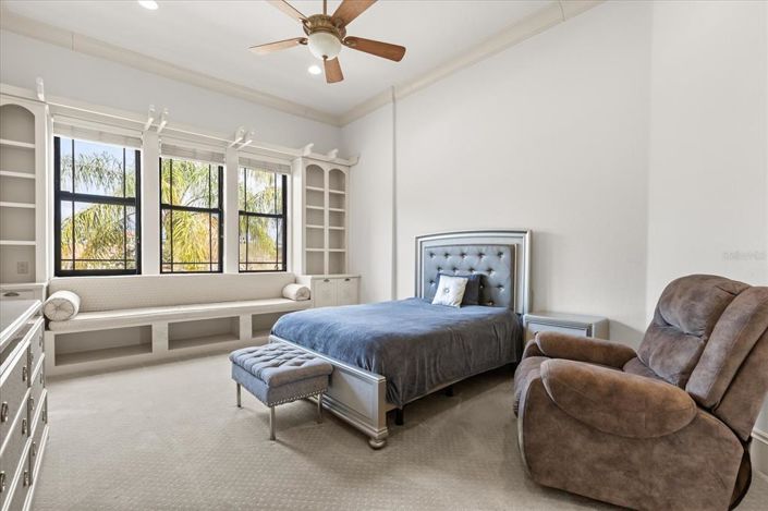 Image No.44-5 Bed Property for sale