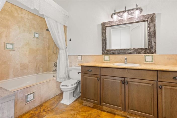 Image No.45-5 Bed Property for sale