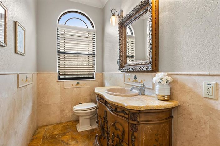 Image No.60-5 Bed Property for sale