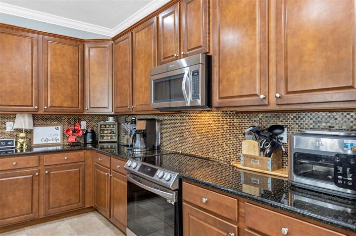 Image No.17-6 Bed Property for sale