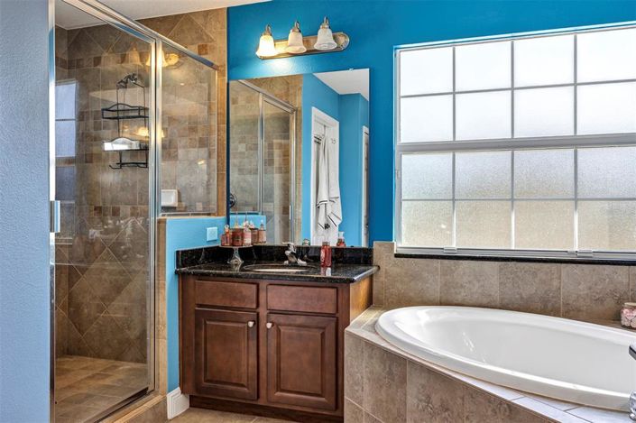 Image No.24-6 Bed Property for sale