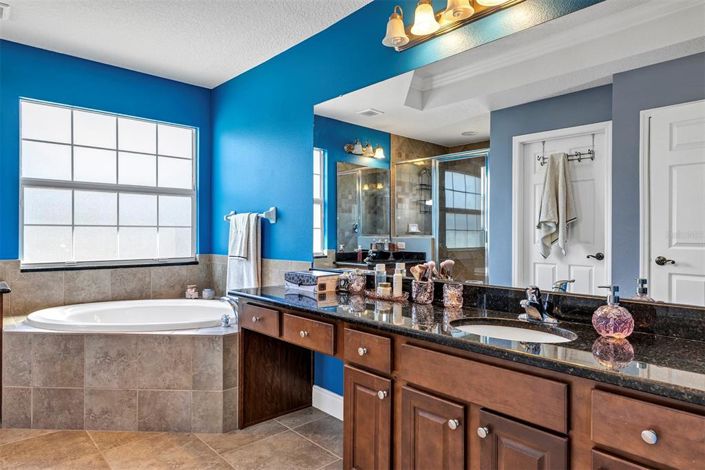 Image No.25-6 Bed Property for sale