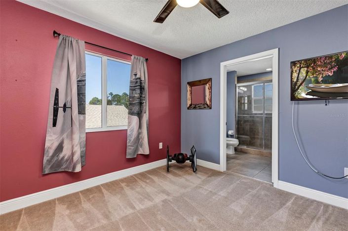 Image No.33-6 Bed Property for sale