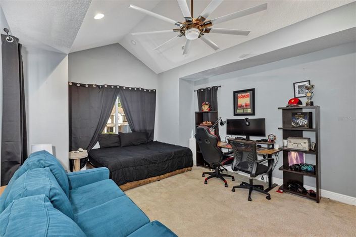 Image No.40-6 Bed Property for sale