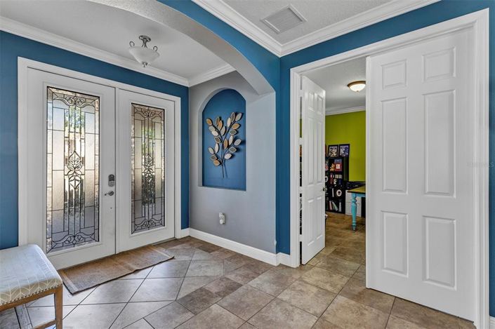 Image No.5-6 Bed Property for sale