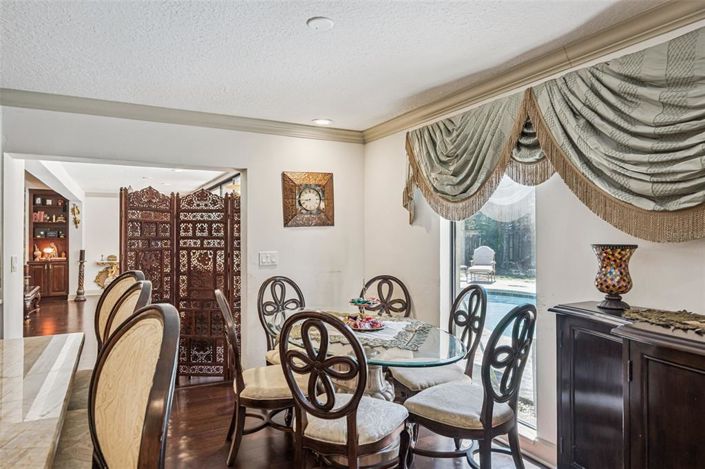 Image No.11-4 Bed Property for sale