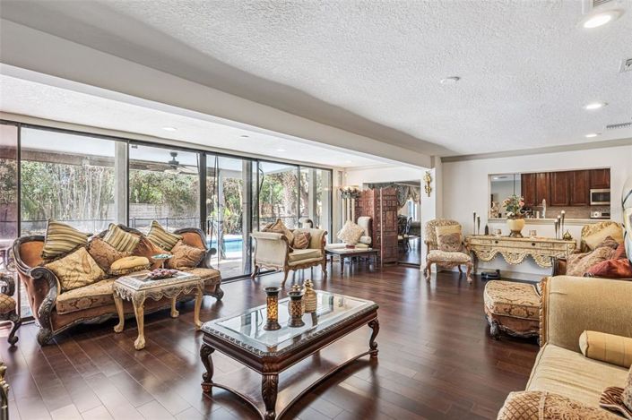 Image No.20-4 Bed Property for sale