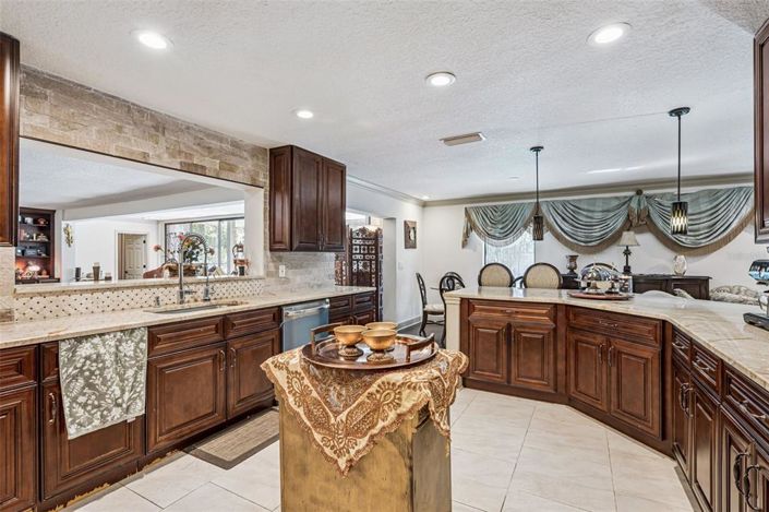 Image No.27-4 Bed Property for sale