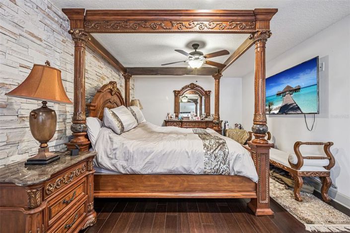 Image No.30-4 Bed Property for sale