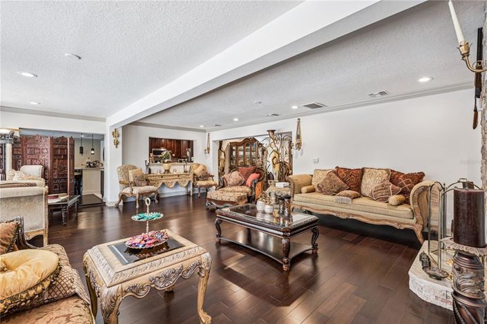 Image No.9-4 Bed Property for sale