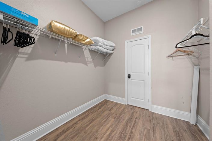 Image No.60-5 Bed Property for sale