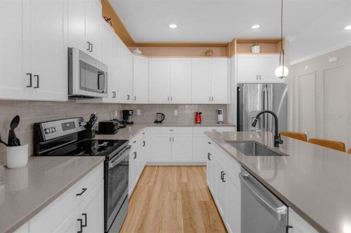 Image No.12-6 Bed Property for sale