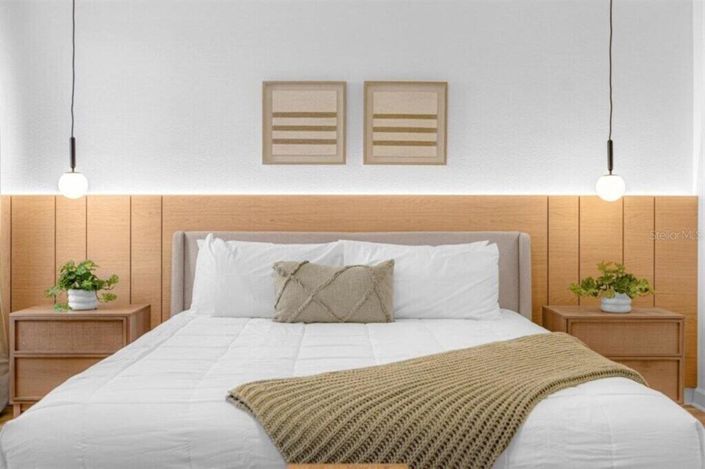 Image No.30-6 Bed Property for sale