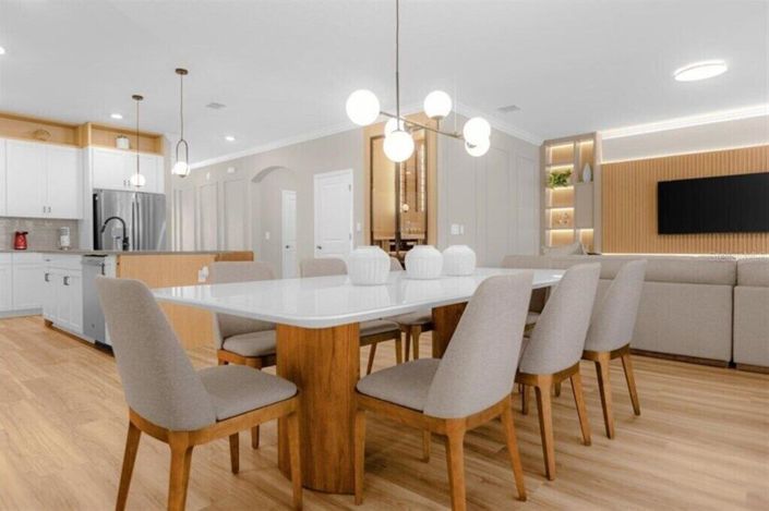 Image No.8-6 Bed Property for sale