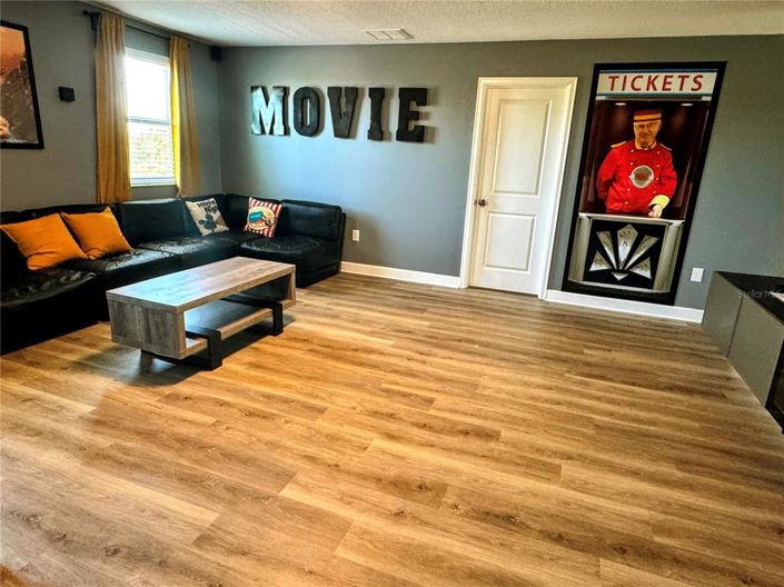 Image No.12-6 Bed Property for sale