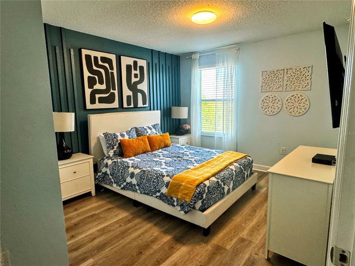 Image No.17-6 Bed Property for sale