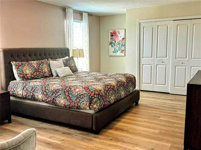 Image No.18-6 Bed Property for sale