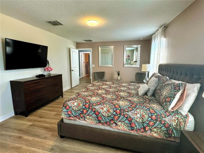 Image No.19-6 Bed Property for sale