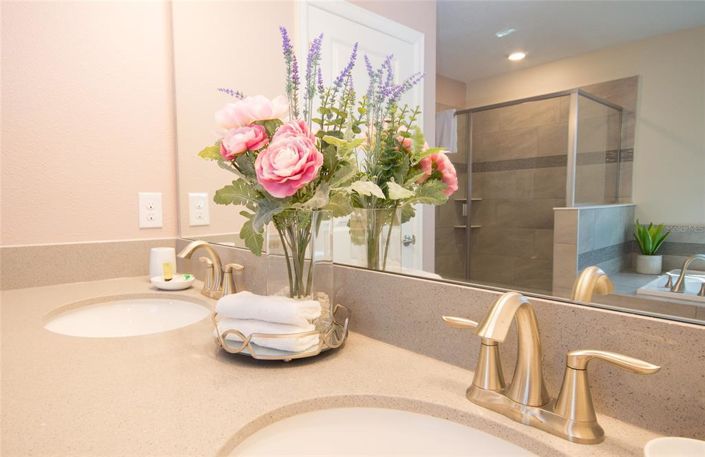 Image No.26-6 Bed Property for sale