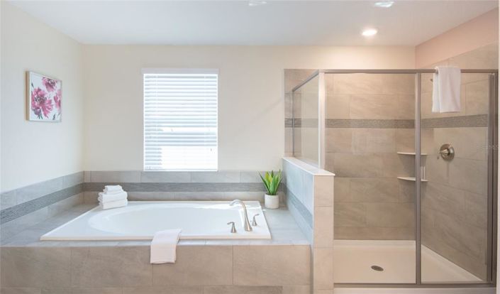 Image No.27-6 Bed Property for sale