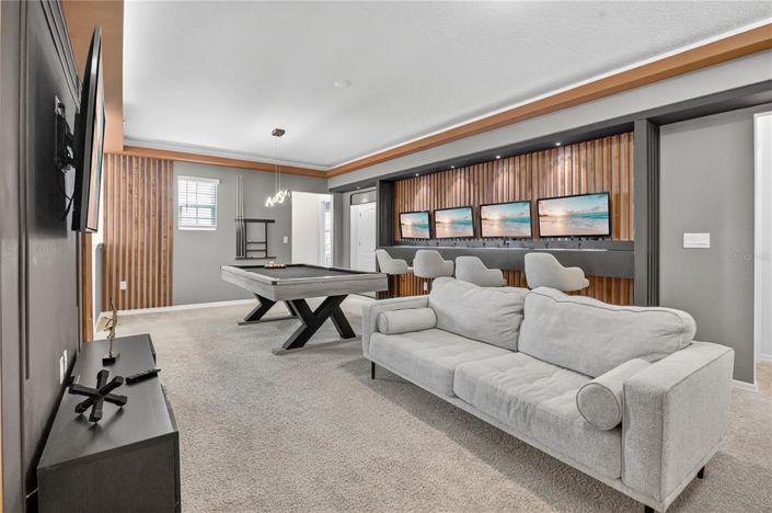 Image No.14-7 Bed Property for sale