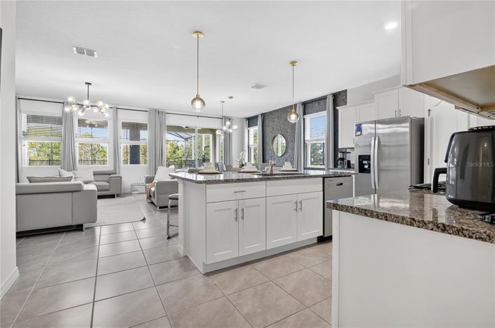 Image No.5-7 Bed Property for sale